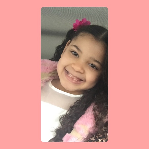 🦄🌸GENTLY USED GIRLS FAUX FUR COAT Sz 6X🦄🌸🌷 - Picture 7 of 7